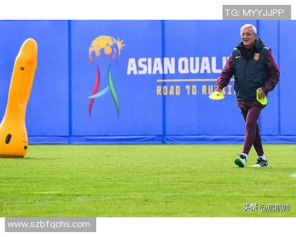 大叔足球明星帅气照片展现成熟魅力与运动风范的完美结合 大叔足球明星帅气照片展现成熟魅力与运动风范的完美结合