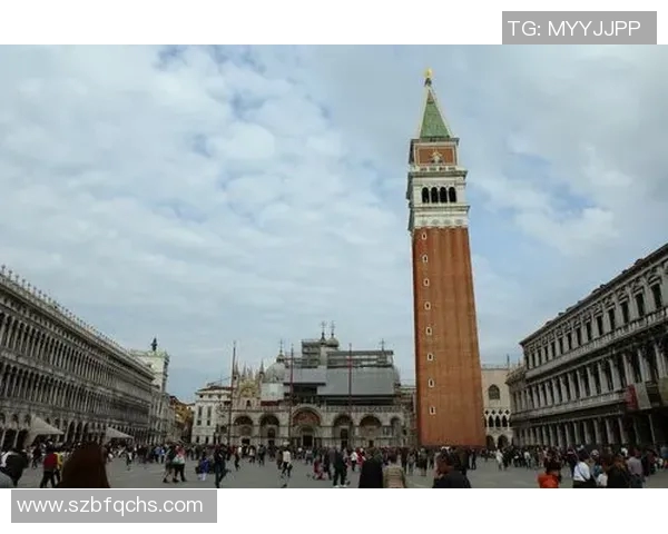 意大利街头热情亲吻足球明星视频引发网友热议与欢笑 意大利街头热情亲吻足球明星视频引发网友热议与欢笑